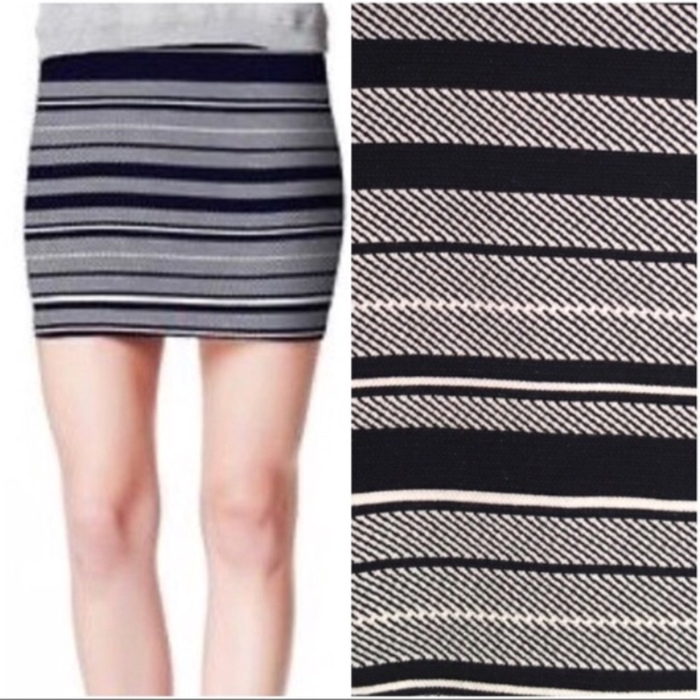🔥Zara Trafaluc Navy Striped Mini Skirt